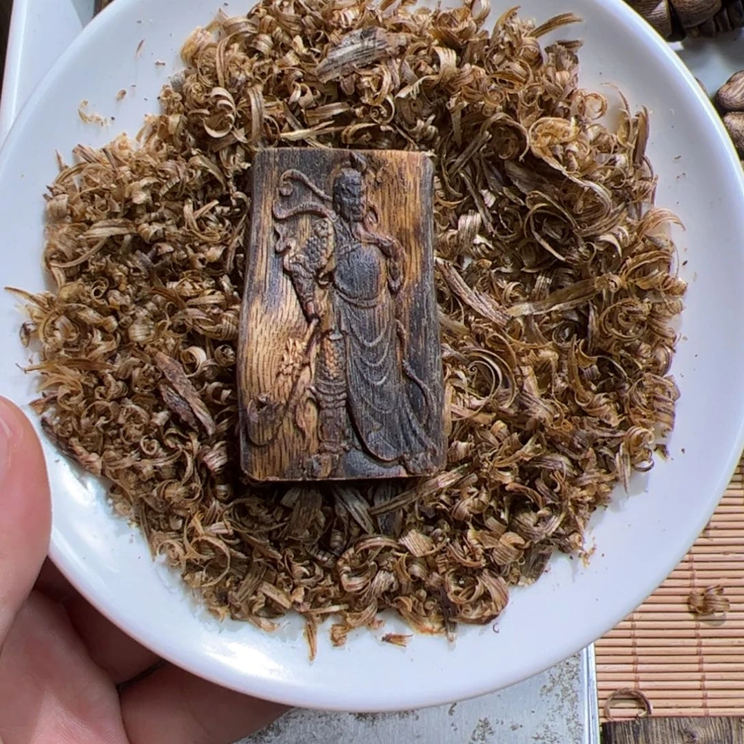 沉香碎屑沉香绿棋雕刻10克