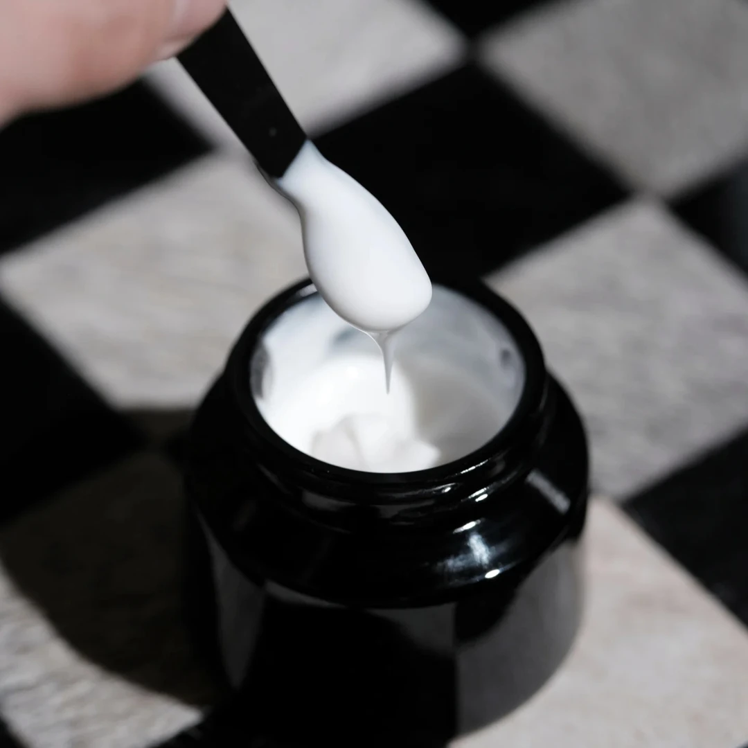 欧 银霜精华乳刷