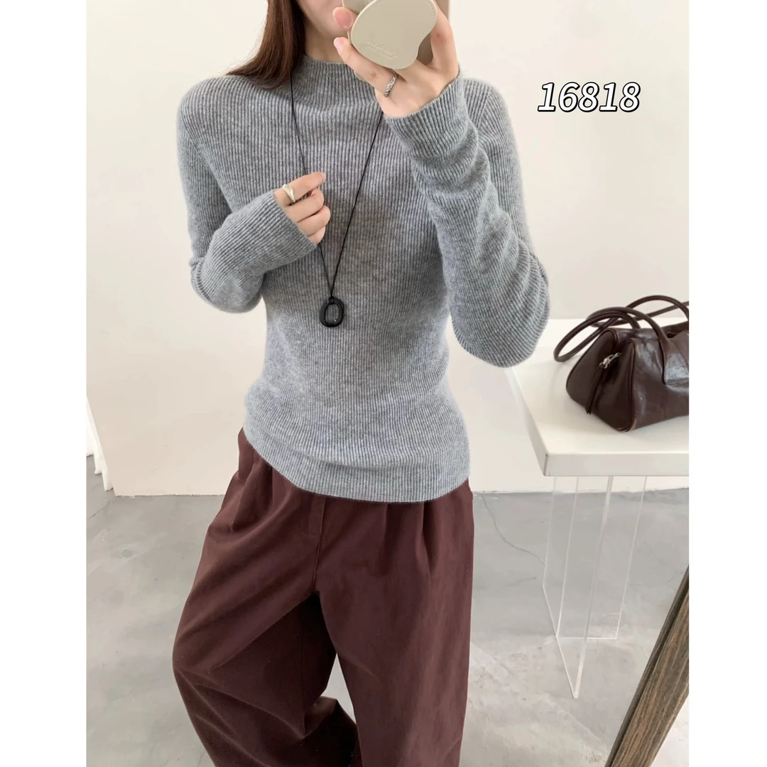 16818（部分无水洗唛，介意慎拍）CHUXUN半高领后背贝母扣针织衫
