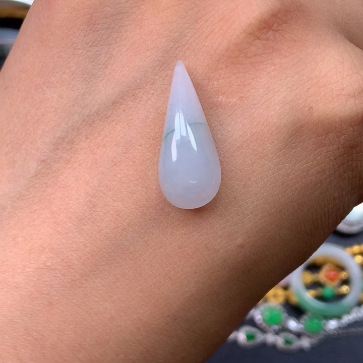 翡翠未镶嵌颈饰水滴