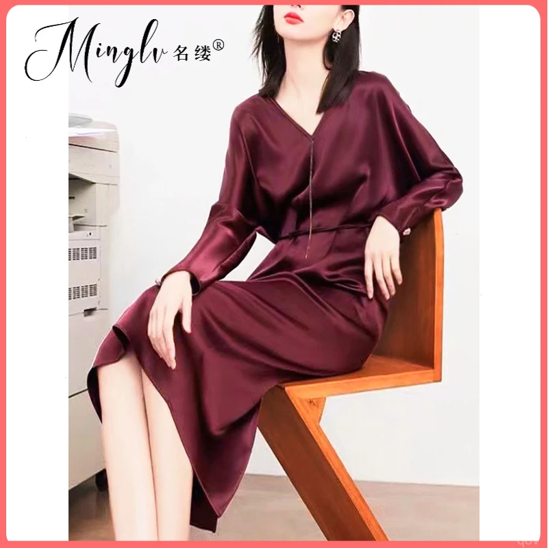 秋酒红色v领长袖收腰中长裙休闲风时尚气质2025优雅高级感连衣裙