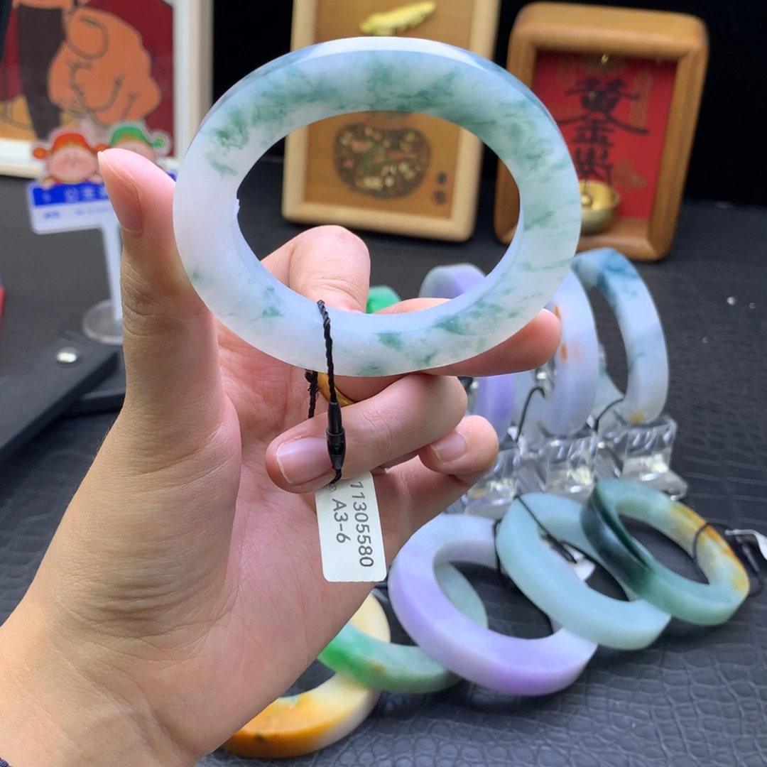 定制翡翠未镶嵌翡翠手镯