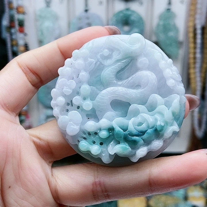 颈饰足铂镶嵌翡翠翡翠