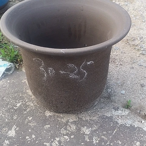 中国宜兴紫砂花盆，