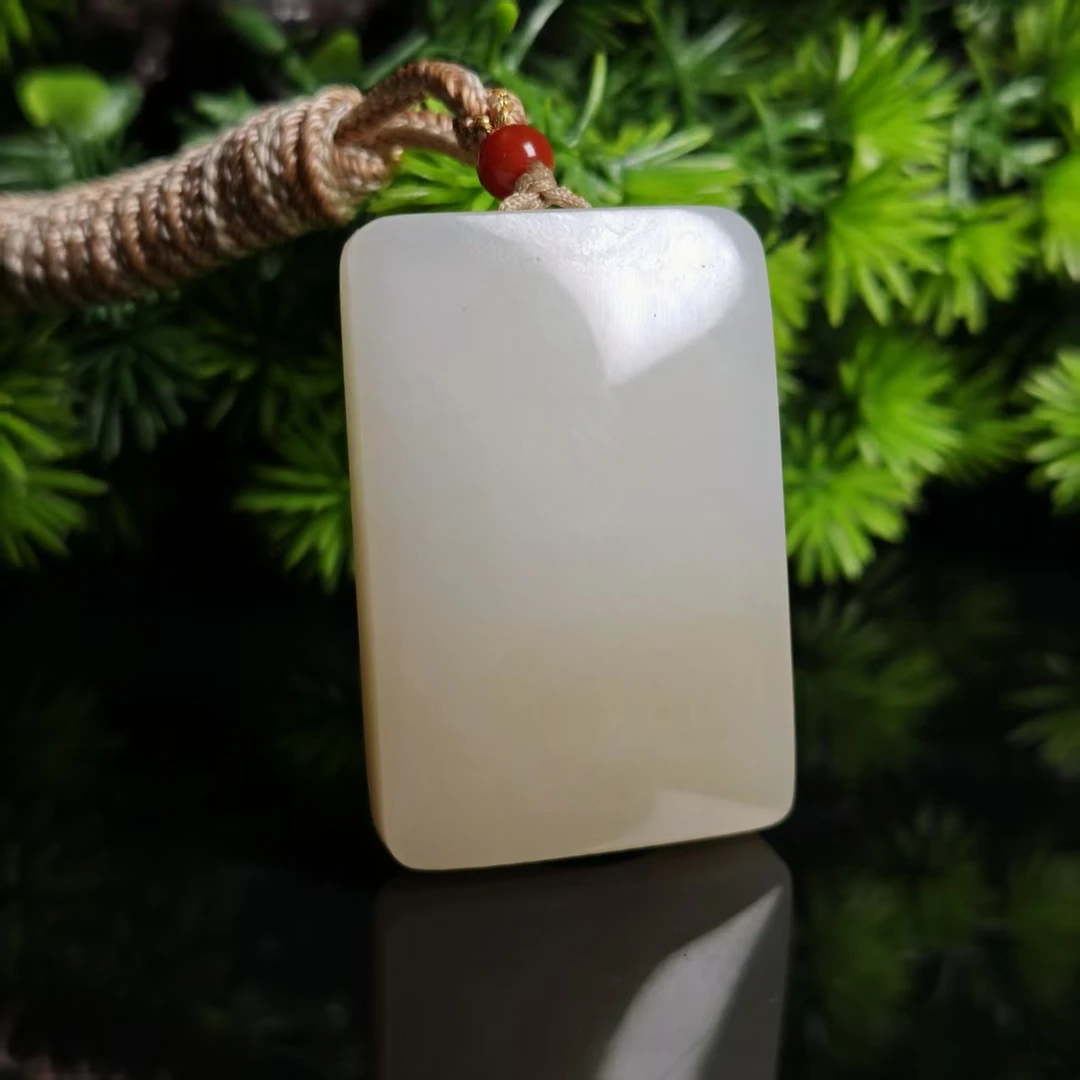 lot5856 平安无事牌 和田玉糖白玉 43.9*29.7*9.6mm 31.5g