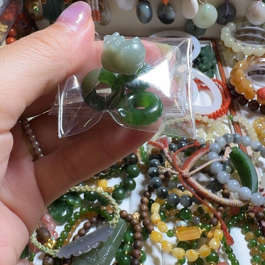 黄***丽和田玉未镶嵌珠宝奇石