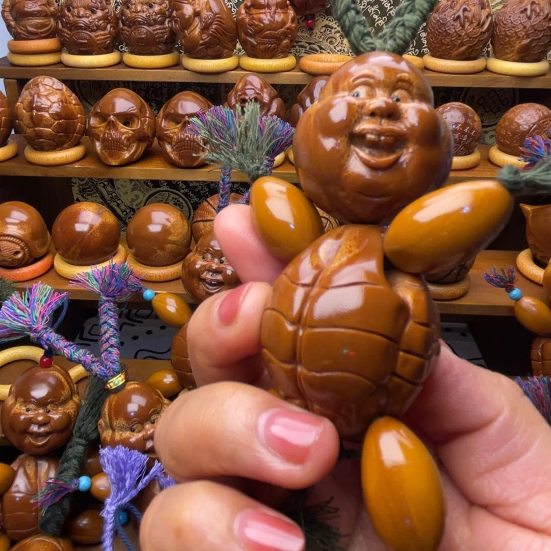 普***通橄榄核把件富贵绿色头发 69