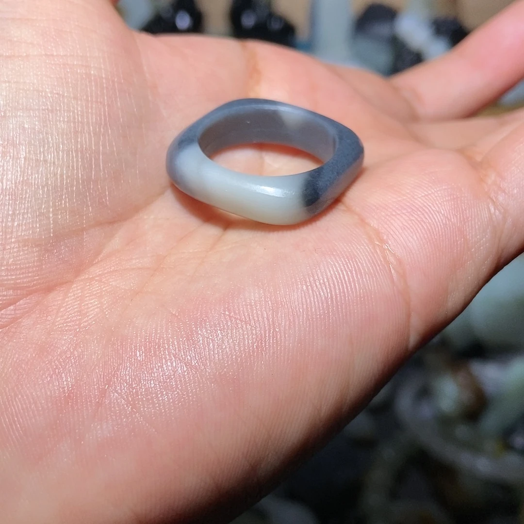 大***合和田玉未镶嵌颈饰