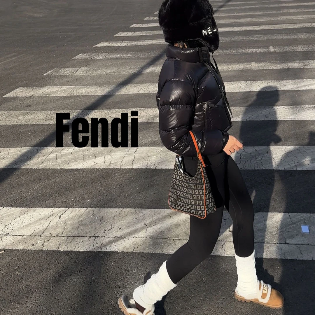 修复品8615499/FENDI/芬迪蓝花牛角包