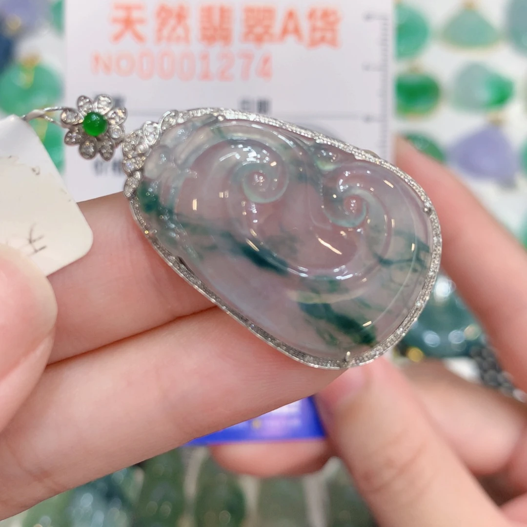 翡翠18K金镶嵌颈饰如意