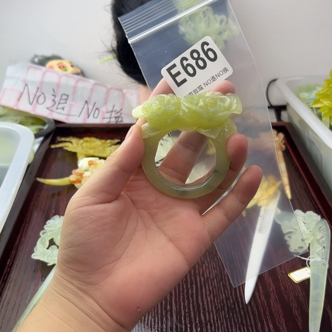 荧***荧蛇纹石玉合金发饰