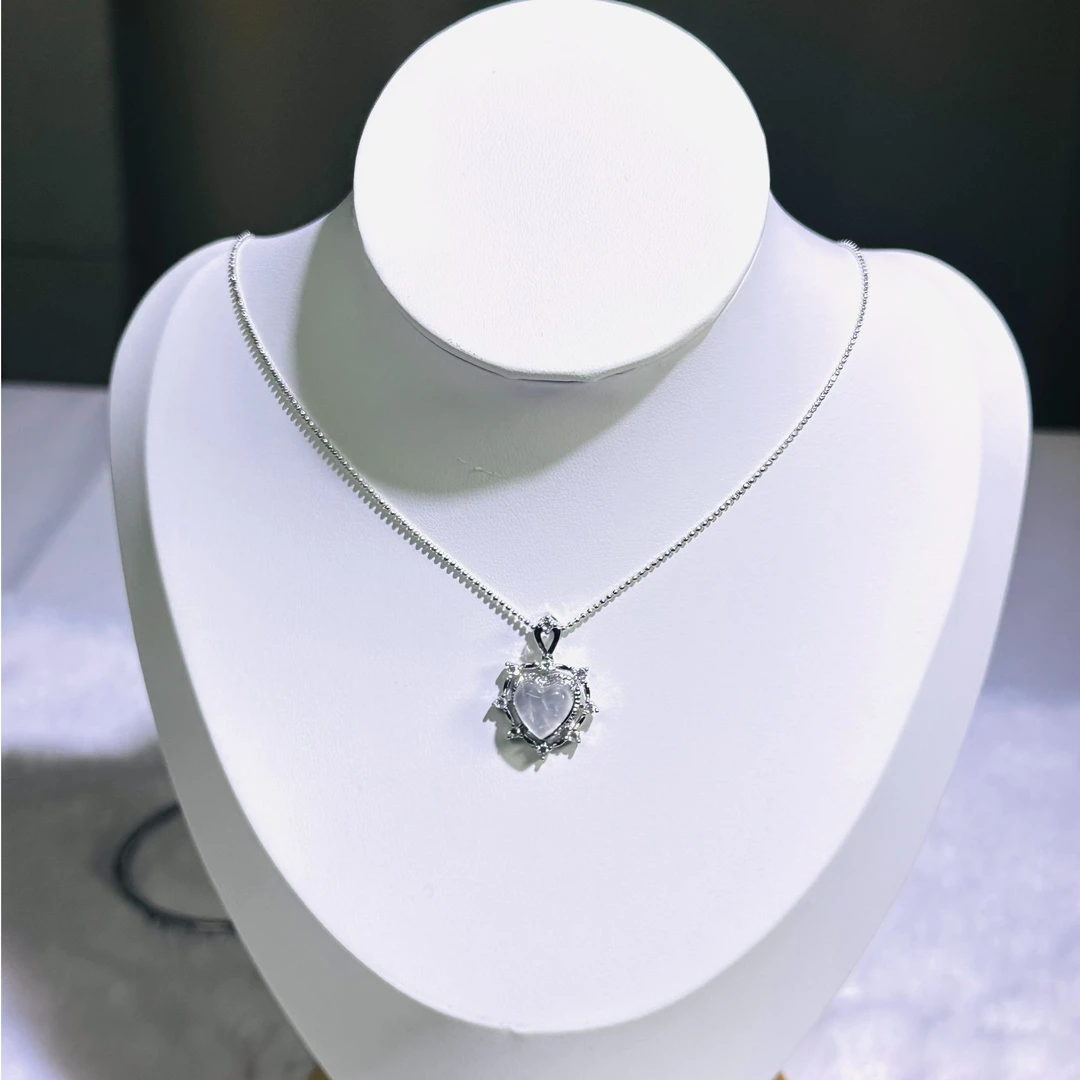 【饰界观】法式爱心白水晶吊坠 时尚简约