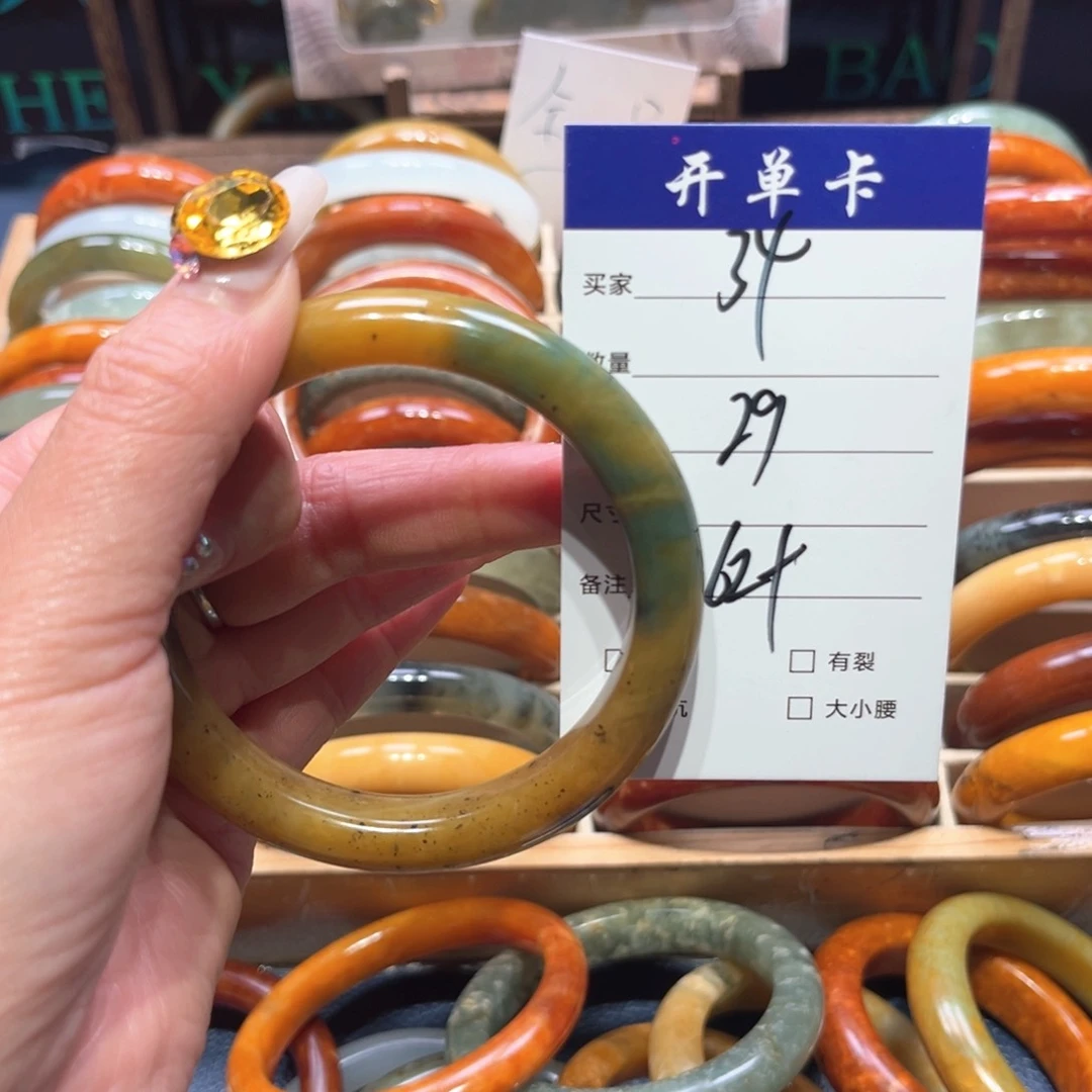 蛇纹石玉未镶嵌手镯张*蛋