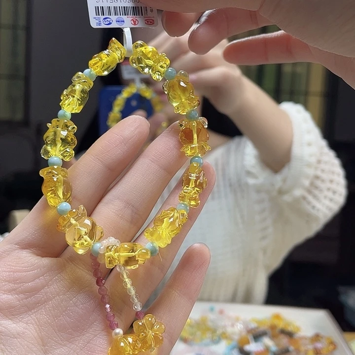 蜜蜡未镶嵌裸石小熊手串