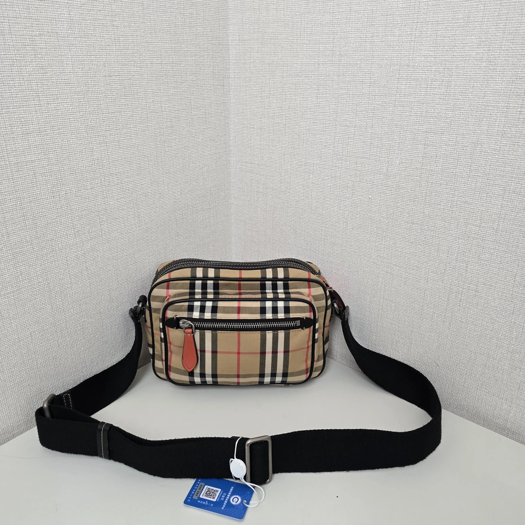 95新 BURBERRY/博柏利 97新经典格子斜挎包