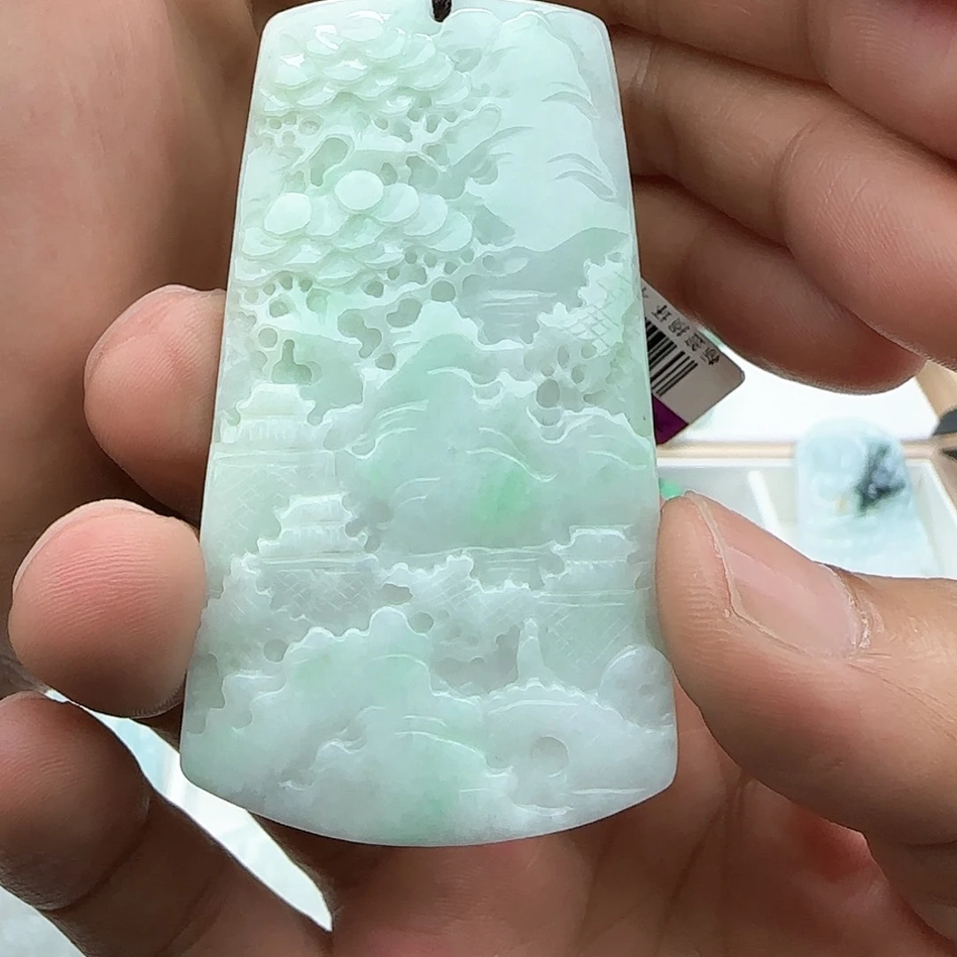 翡翠颈饰未镶嵌翡翠