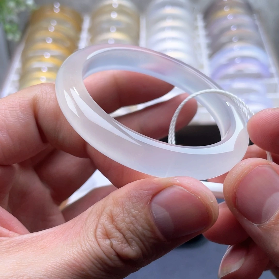 玛瑙/玉髓手镯未镶嵌止*片55*10.2*8