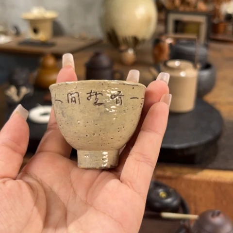 景德镇鱼和熊手工陶艺