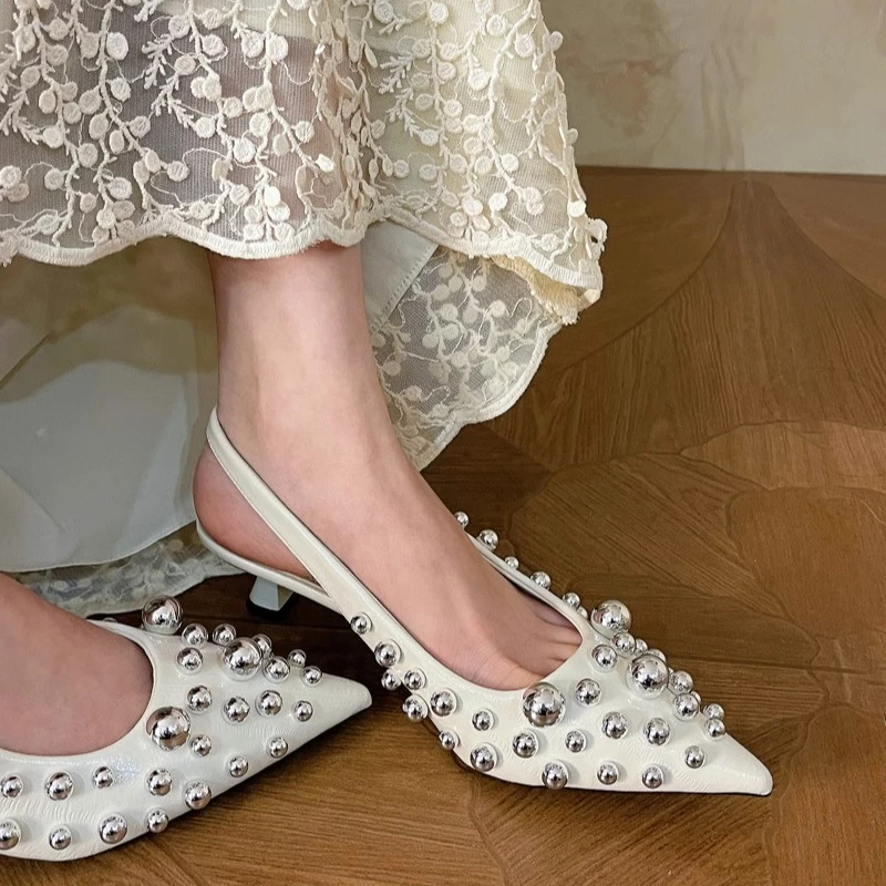 美猫汇真皮底小众设计铆钉包头凉鞋2025新款通勤百搭尖头细跟单鞋