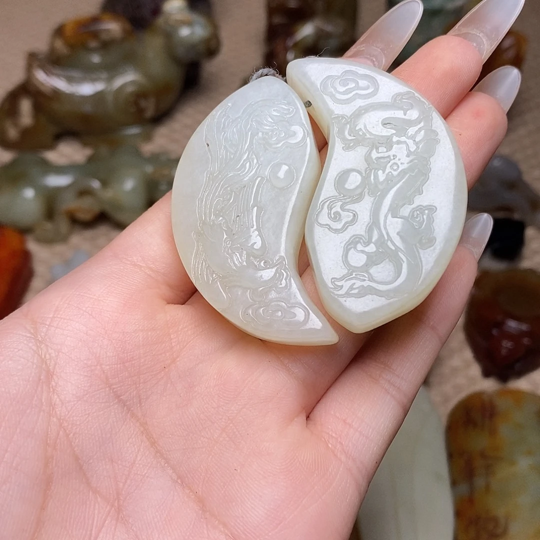 花***儿未镶嵌蛇纹石玉颈饰