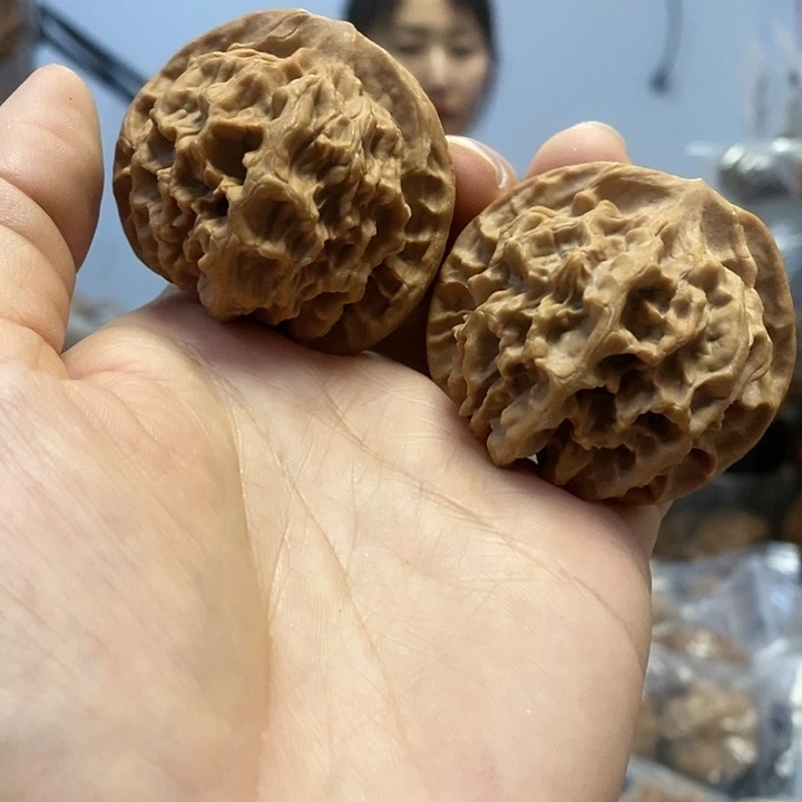 文玩核桃把件46.5龙鳞红皮油