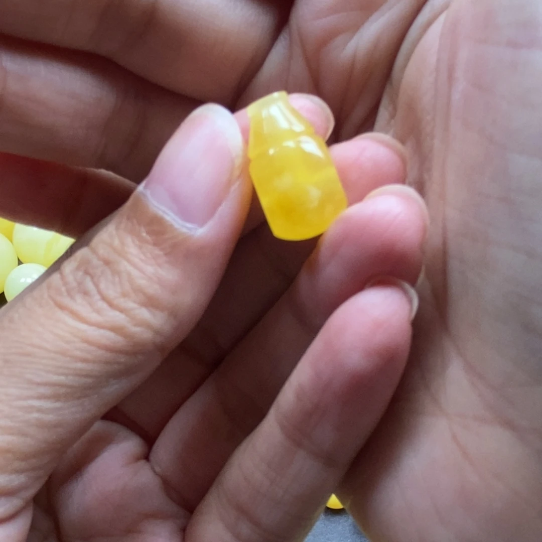 琥珀未镶嵌裸石琥珀