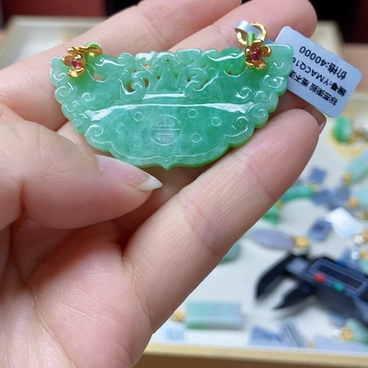 翡翠未镶嵌颈饰吊坠