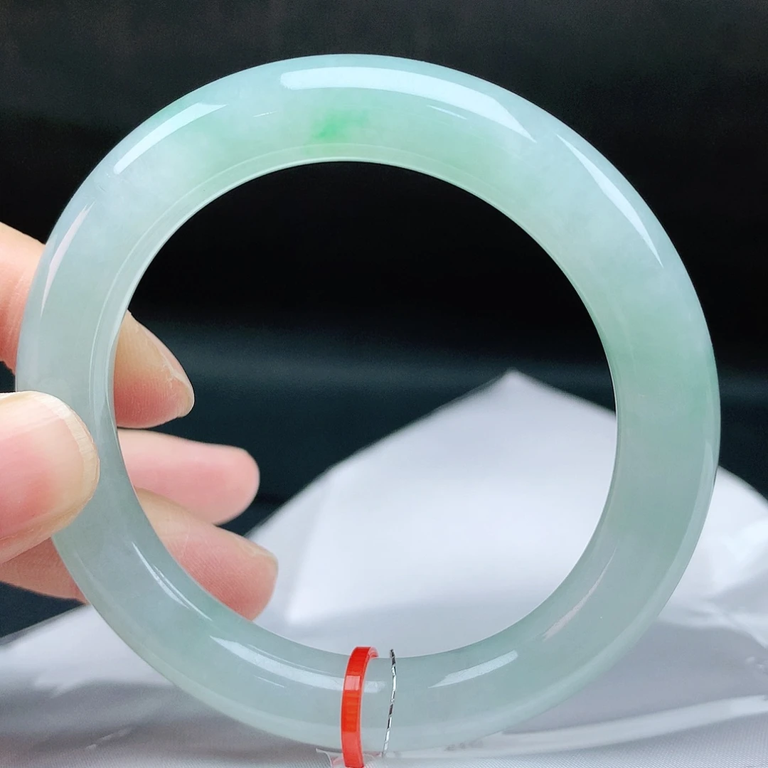 翡翠手镯未镶嵌52圈