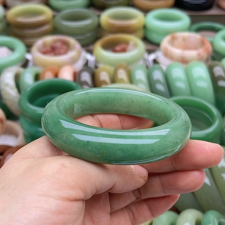 未镶嵌手镯石英质玉