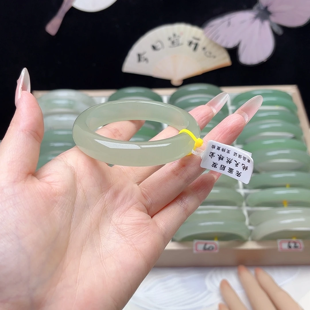 未镶嵌手镯石英质玉