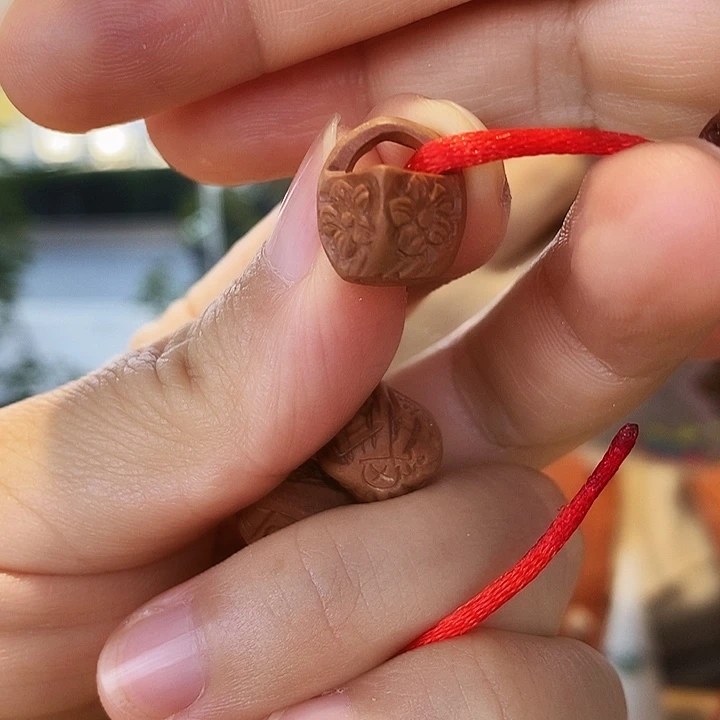 玛瑙/玉髓合金颈饰有钱花