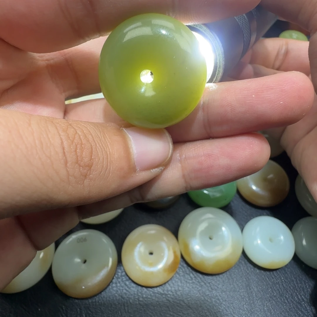 和田玉（糖玉）未镶嵌颈饰