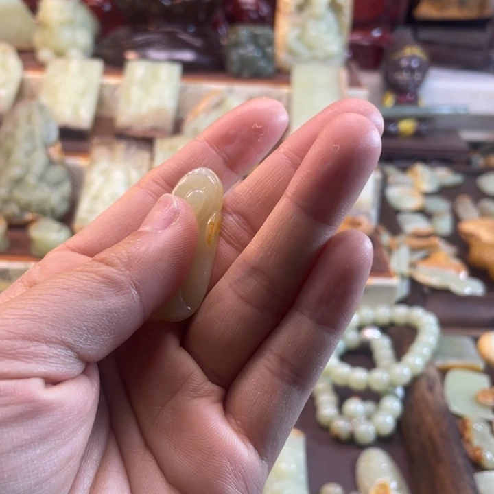 岫岩河磨玉（透闪石质玉）未镶嵌颈饰