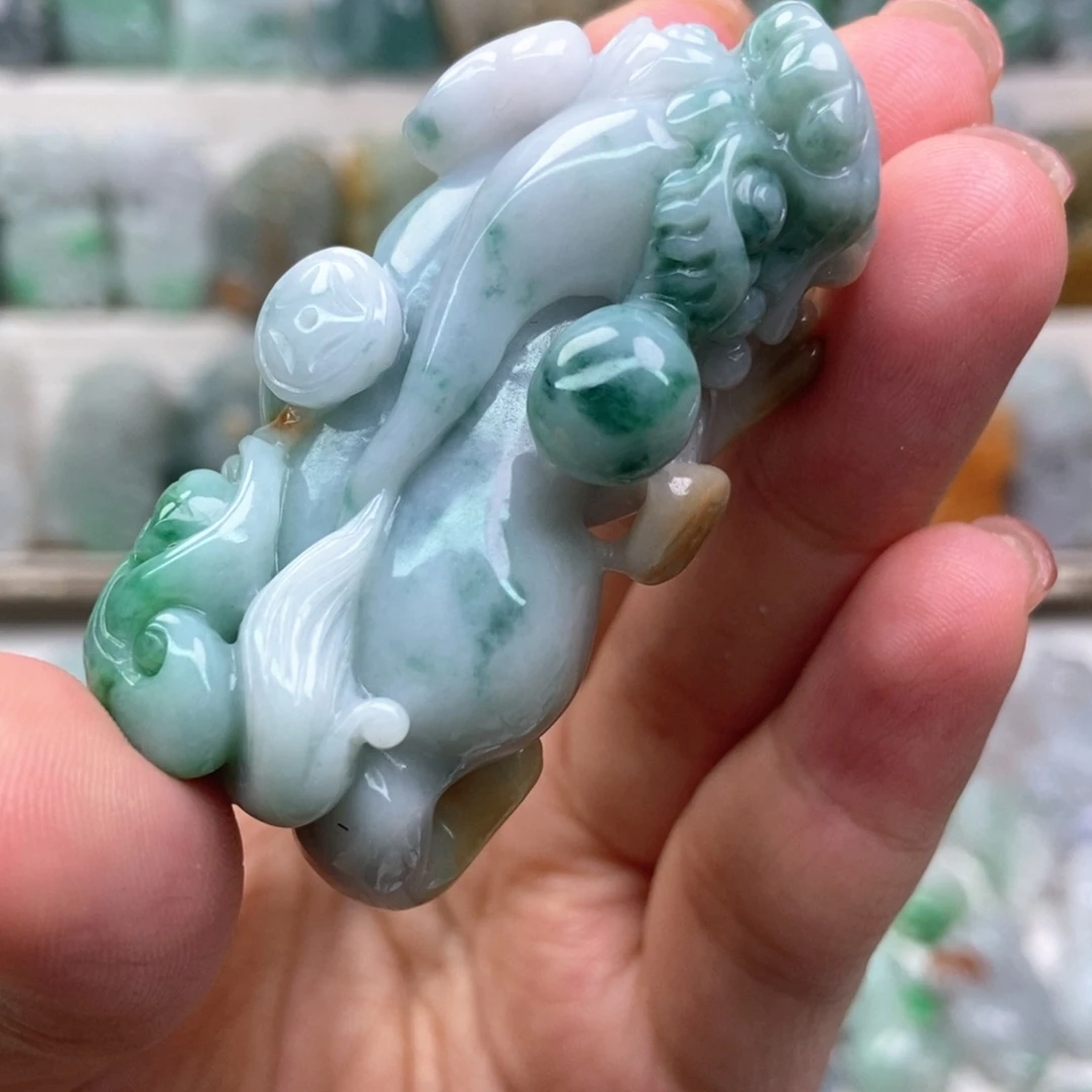 翡翠未镶嵌吊坠(赠链)