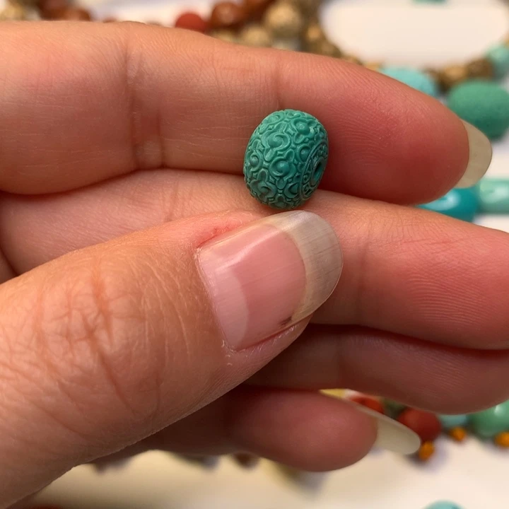 绿松石未镶嵌颈饰