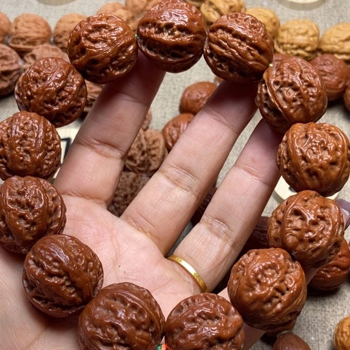 文玩核桃吊坠珊瑚八棱