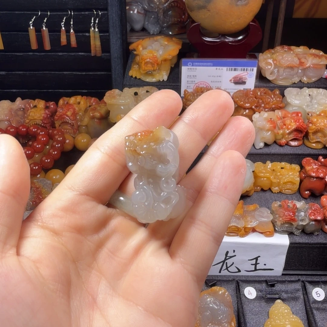 石英质玉（黄龙玉）未镶嵌挂件