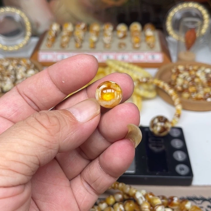 X***u琥珀未镶嵌裸石35号