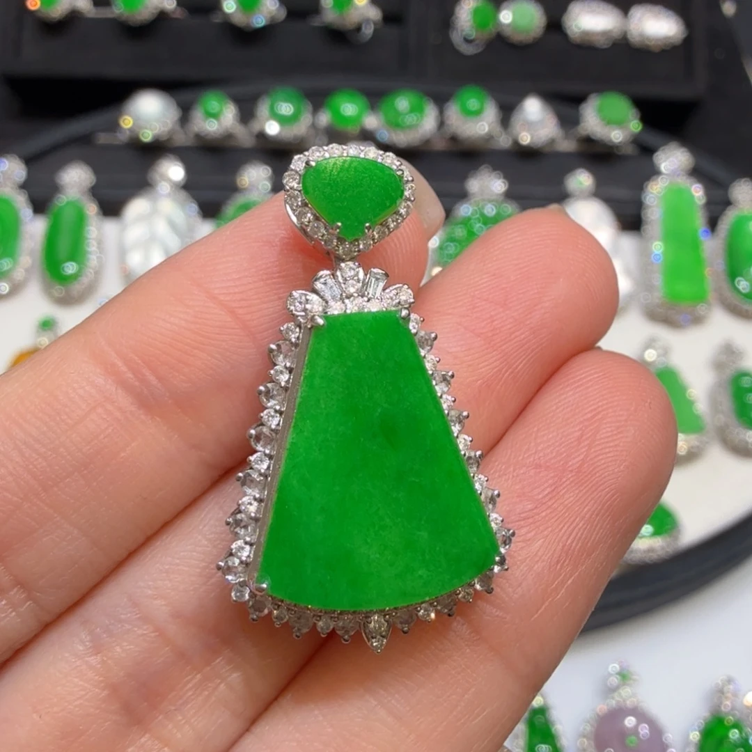 翡翠18K金镶嵌颈饰收到货48小时鉴赏期