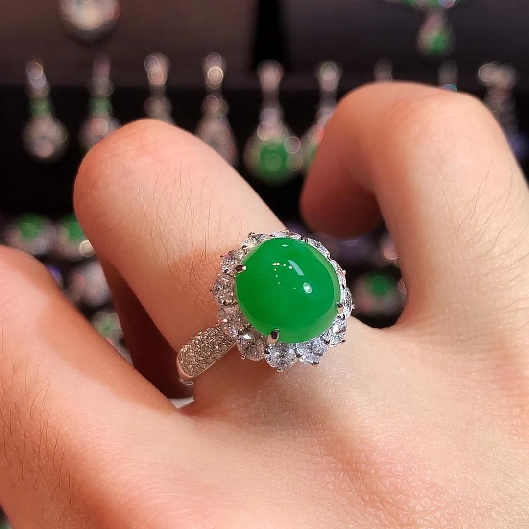 翡翠18K金镶嵌戒指正冰浓阳绿蛋面戒指