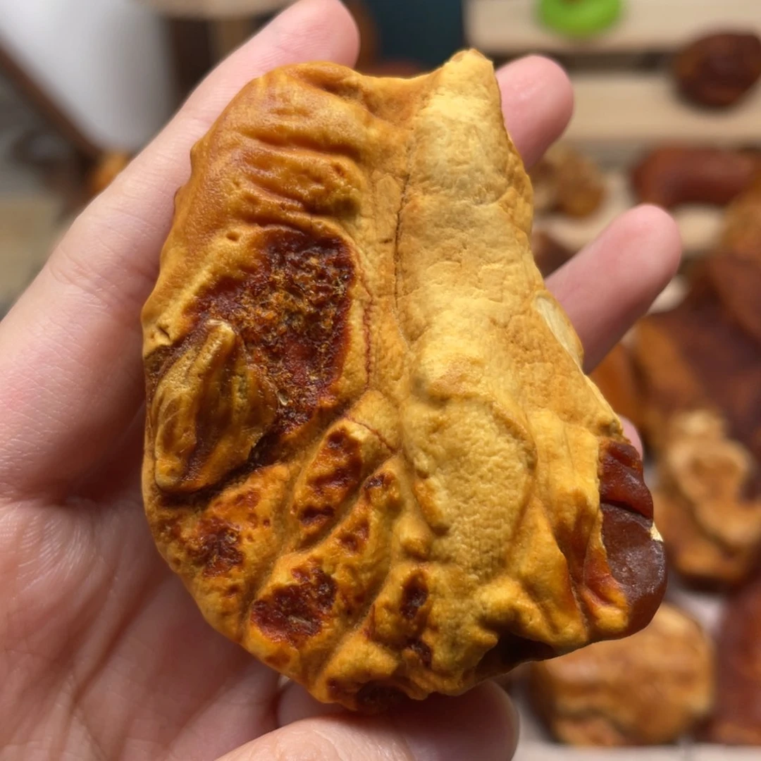 未镶嵌琥珀珠宝奇石
