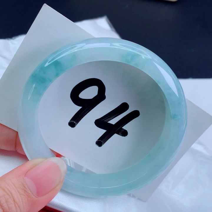 翡翠手镯未镶嵌正