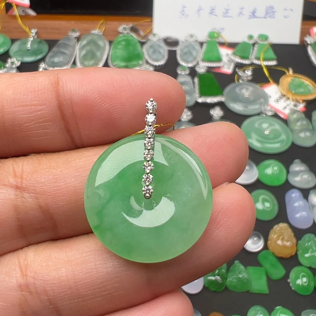翡翠18K金镶嵌颈饰扣26
