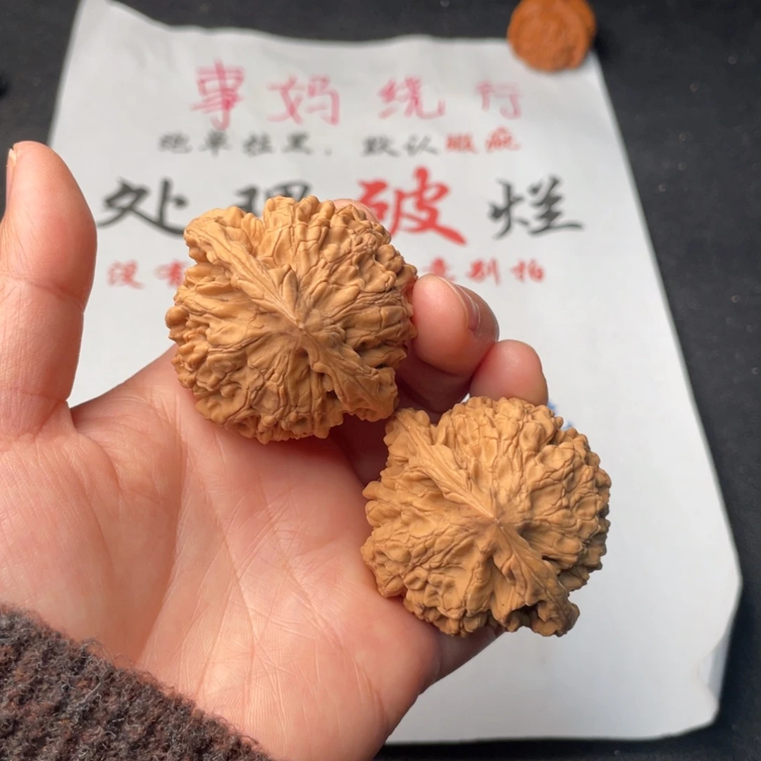 文玩核桃把件390。48官帽