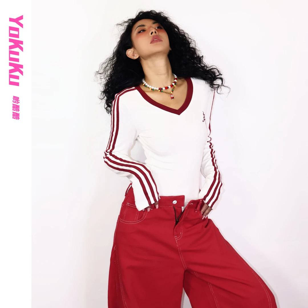 哟酷酷（新年尔尔）美式V领撞织带正肩修身显瘦刺绣内搭长袖打底衫