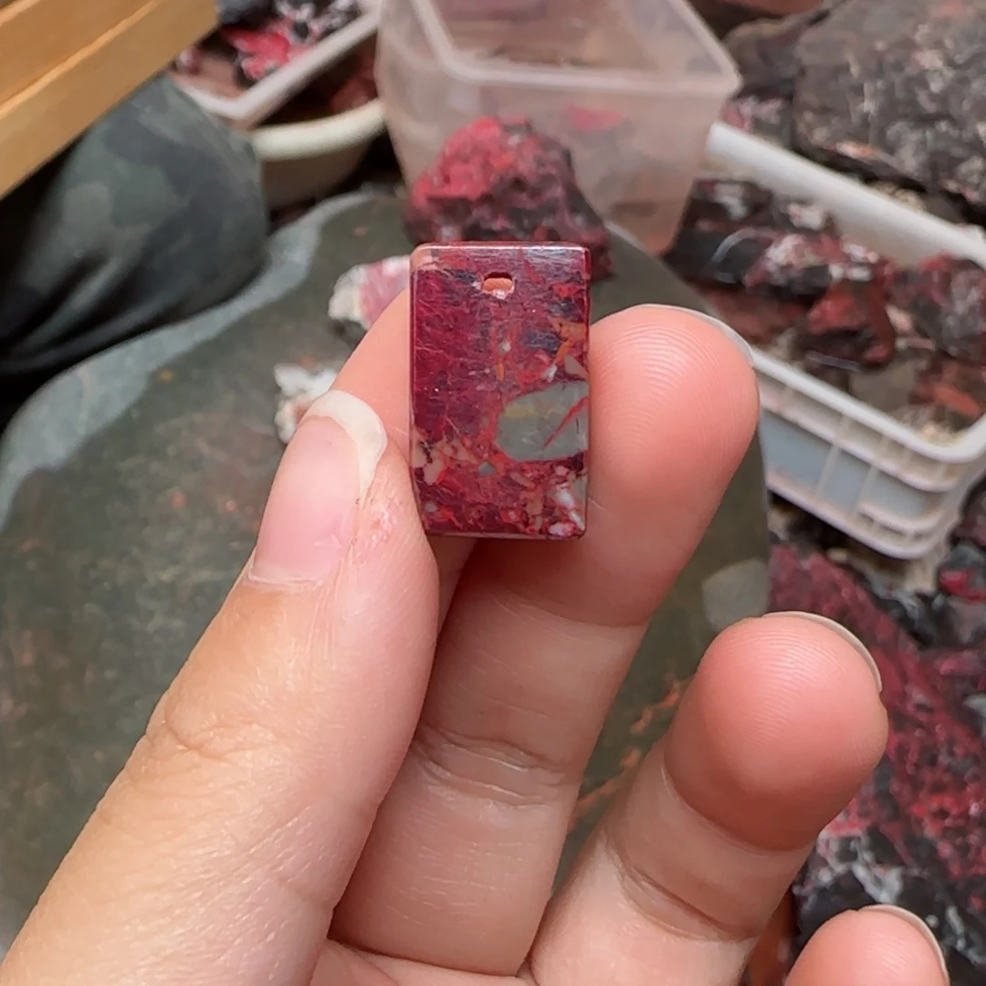天然辰砂原矿吊坠12