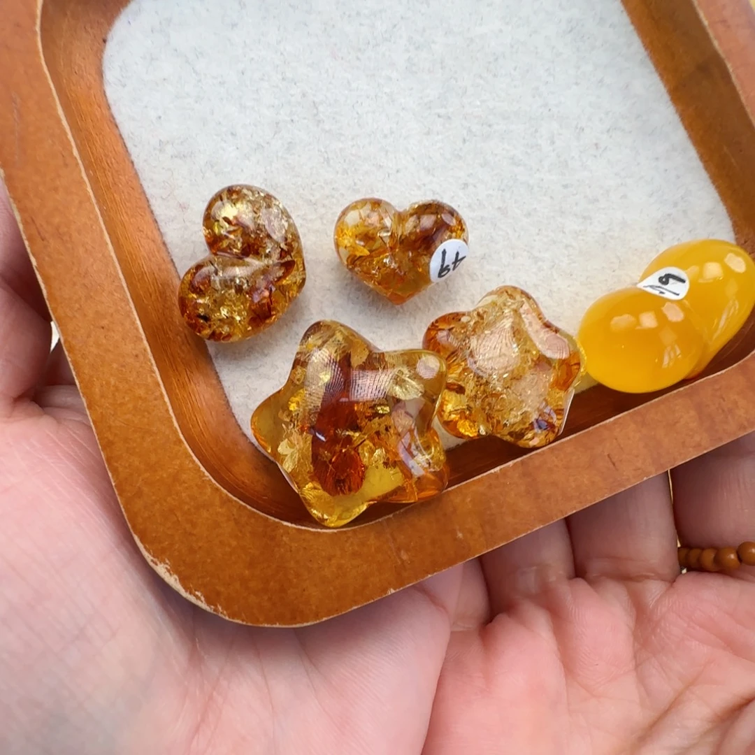 蝶***馨琥珀未镶嵌珠宝奇石