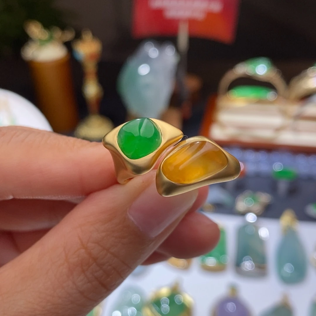 翡翠戒指18K金镶嵌两仪