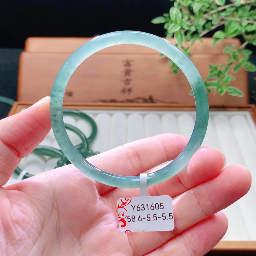 未镶嵌手镯（圆镯）翡翠