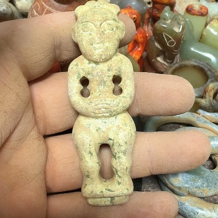 蛇纹石玉颈饰未镶嵌